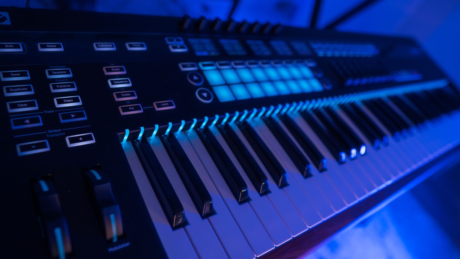 NOVATION 61SL MKIII Controlador MIDI de producción musical
